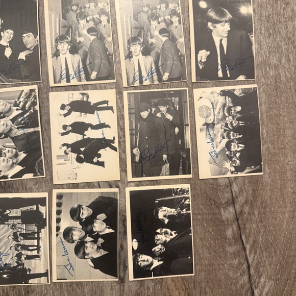 1964 BEATLES B&W 2ND SERIES Lot of 28 - Picture 4 of 7